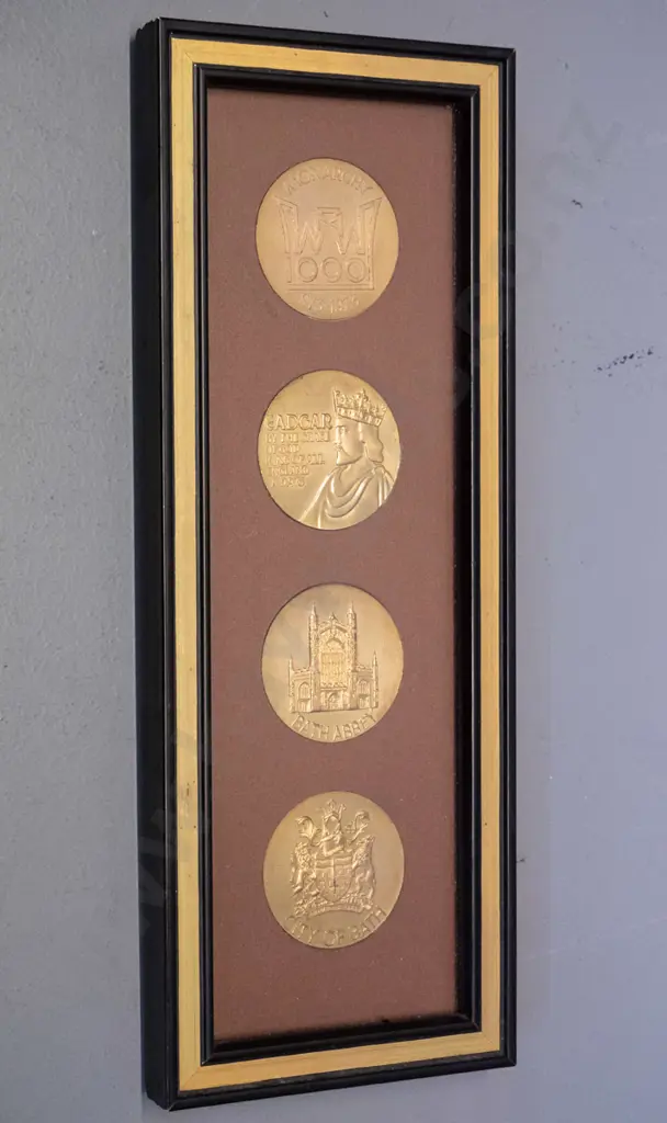 2 sets of British collector coins - 1973 City of Bath commemorative set of 4 bright bronze coins and a 1967 set in Image 1++