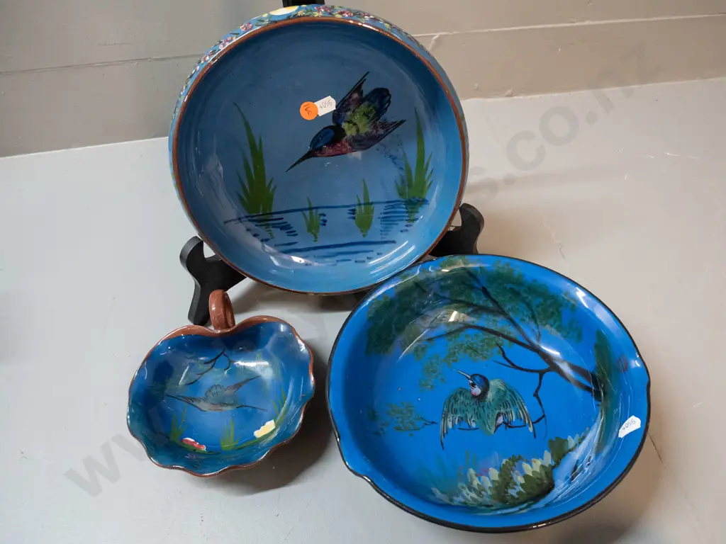 assorted blue glaze kingfisher pattern Torquay ware - 2 bowls, 2 egg cups, 2 dishes - small chips to rim of egg cups. Image 1++