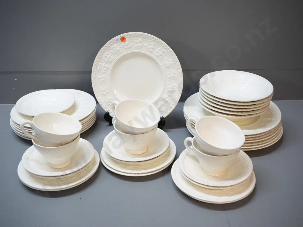 Wedgwood "Wellesley" dinner set - 6 place, extra saucer 8 dinners but 2 are chipped Image 1++