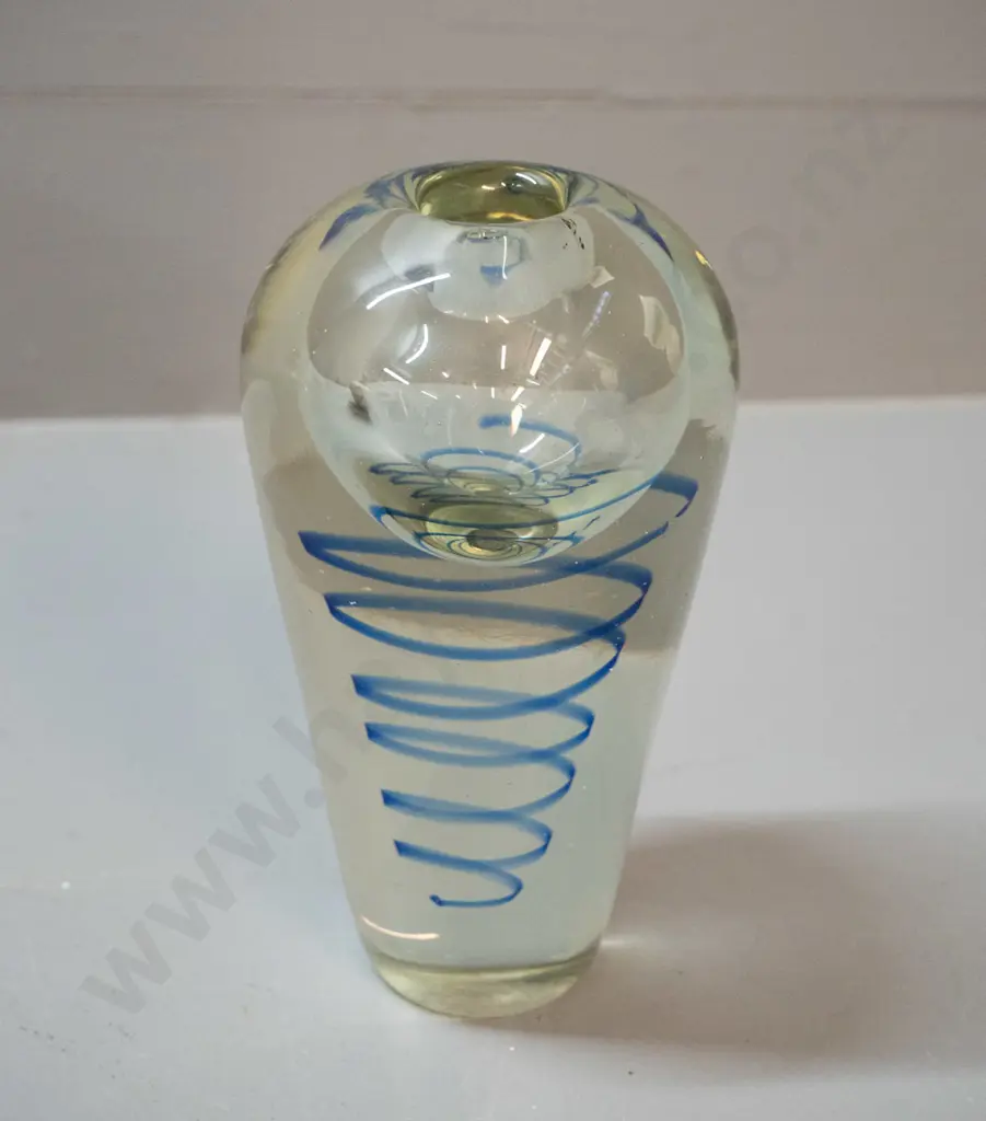 small heavy art glass vase - clear with blue spiral H-155 D-80 Image 1++