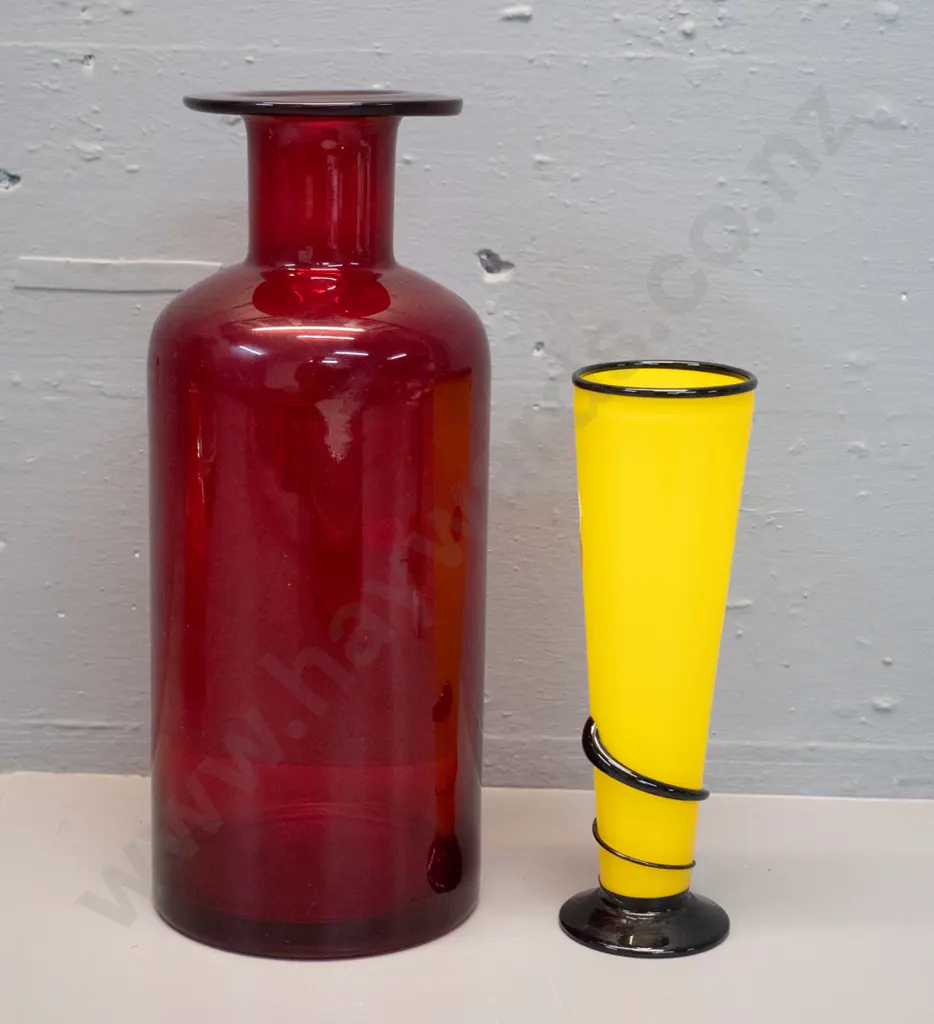 2 art glass vases - one with Hoglund sticker and other taller red one H-290 Image 1++
