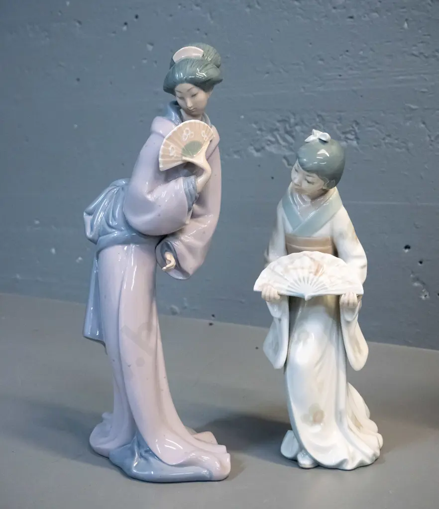 2 Nao geisha figurines - taller is H-325 Image 1++