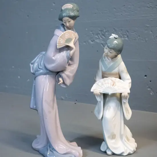 2 Nao geisha figurines - taller is H-325