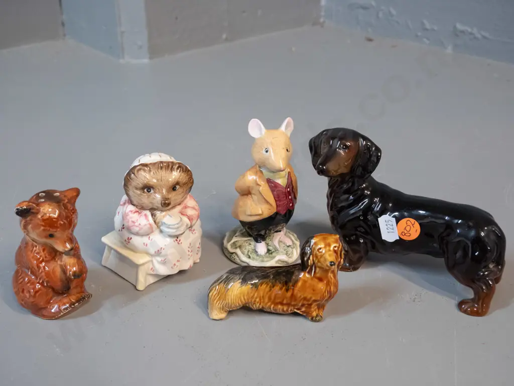 5 china animal figures - Royal Doulton Lord Woodmouse H100, Beswick Mrs. Tiggy Winkle, Poole daschund, German bear salt Image 1++