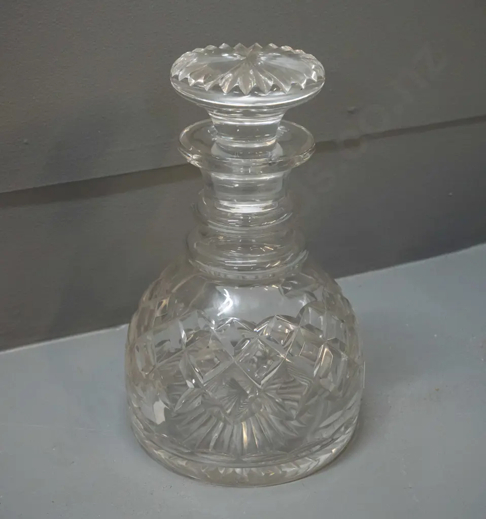 cut crystal heavy base stoppered decanter H-200 Image 1++