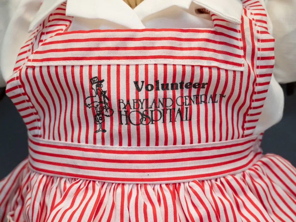1980s Cabbage Patch kids doll with apron marked "Volunteer - Baby & General Hospital" H540 Image 1++