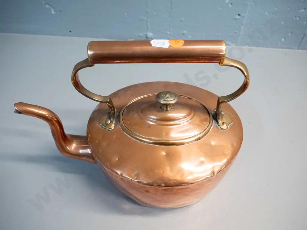 copper kettle with brass knob and handle - some small dents H-270 L-300 Image 1++
