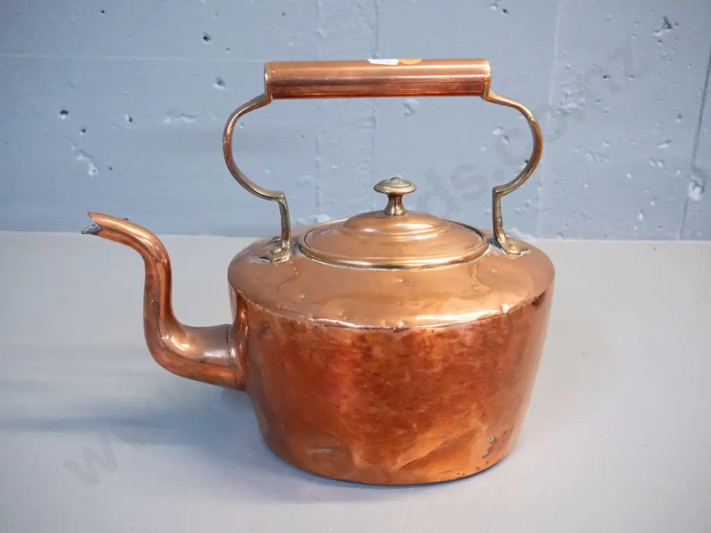 copper kettle with brass knob and handle - some small dents H-270 L-300 Image 1++