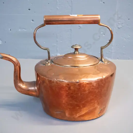 copper kettle with brass knob and handle - some small dents H-270 L-300