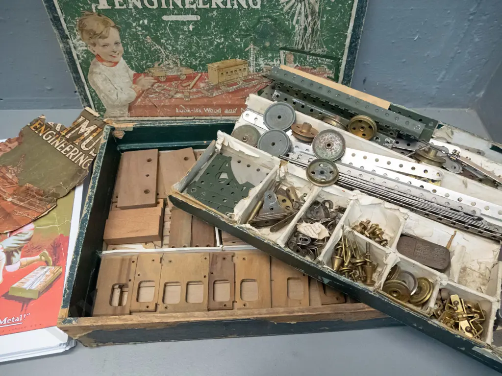 vintage Primus metal and timber construction toy set in original box, with modern reproduction instruction - box damaged Image 1++