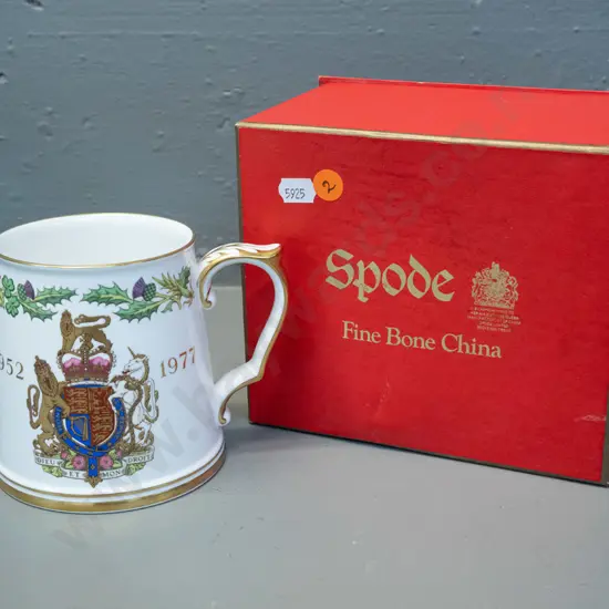 Spode Queen Elizabeth II Silver Jubilee commemorative mug H-110 in original box