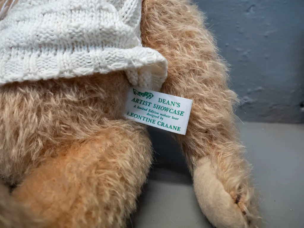 2 teddy bears - small Steiff classic teddy with a squeaker and a Deans Leontine Craane design in knitted jumper H-290 Image 1++