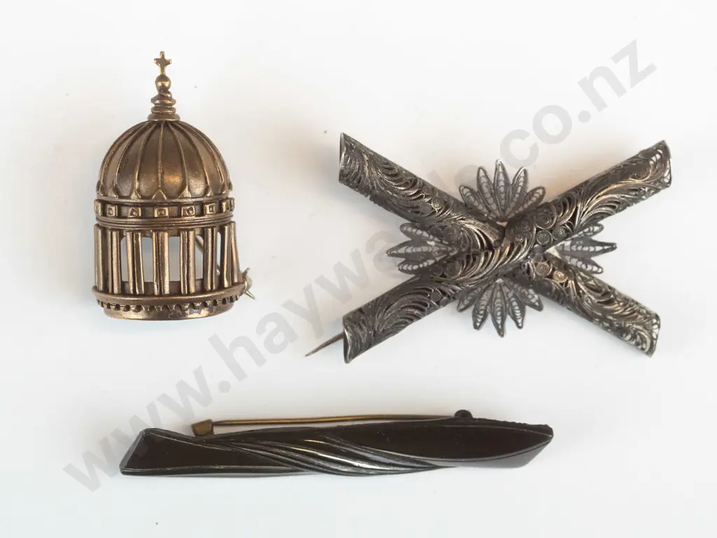 3 costume brooches Image 1++