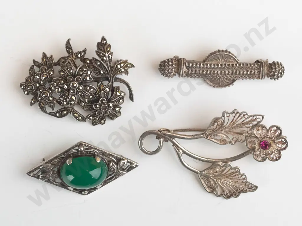 4 asstd costume brooches Image 1++