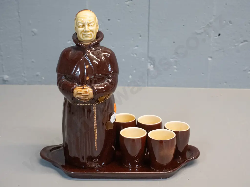 Beswick monk decanter set with 5 small cups H-120 W-230 Image 1++