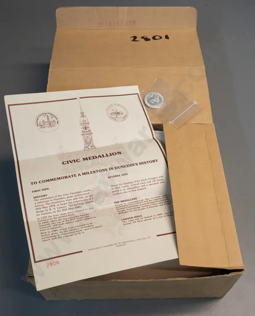 box of 80 silver plated bronze Dunedin Civic Medallions - edition of 3000, produced in 1989 by Brandwell Moller Dunedin, Image 1++