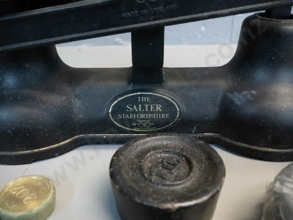 Salter cast metal and brass balance scales with boxed set of weights - scales marked Made in England, weights made in Image 1++