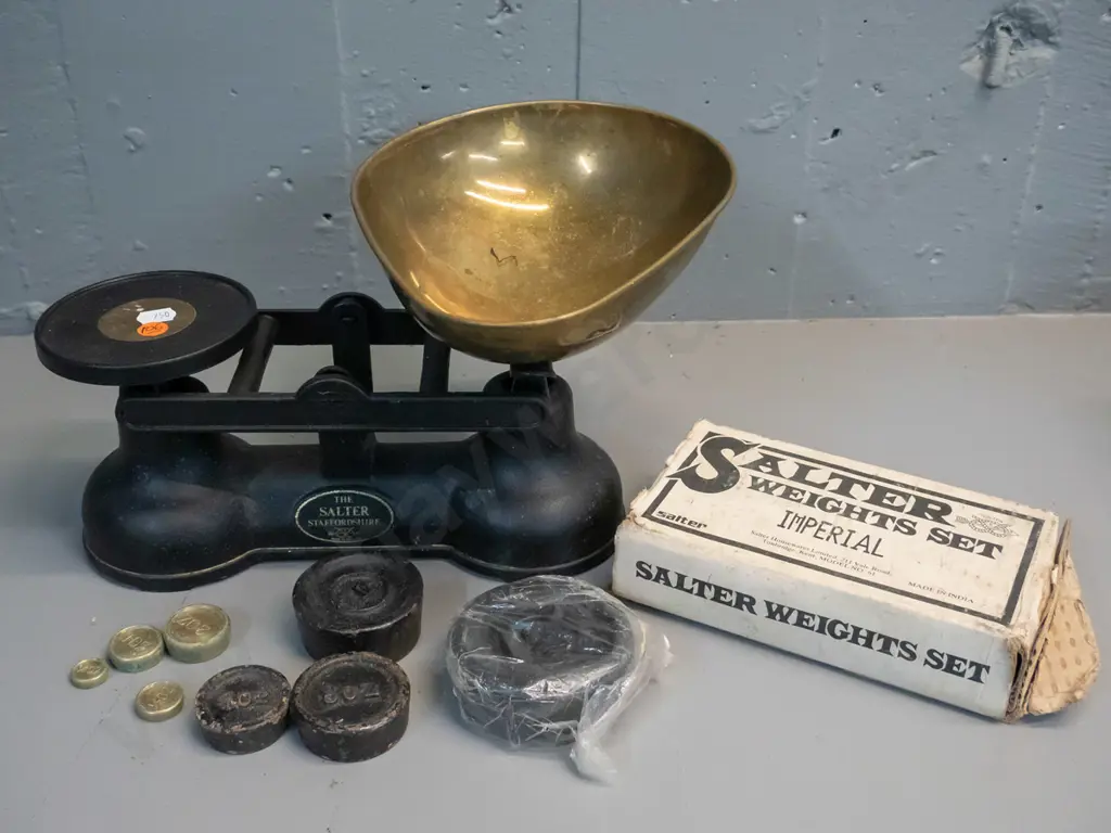 Salter cast metal and brass balance scales with boxed set of weights - scales marked Made in England, weights made in Image 1++