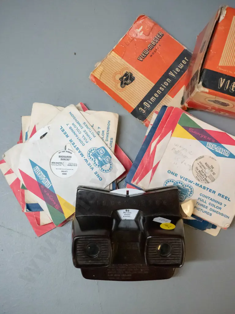 retro Viewmaster with numerous reels and box - Wizard of Oz, Buckaroo Banzai, Sesame Street, Winnie the Pooh, etc. Image 1++