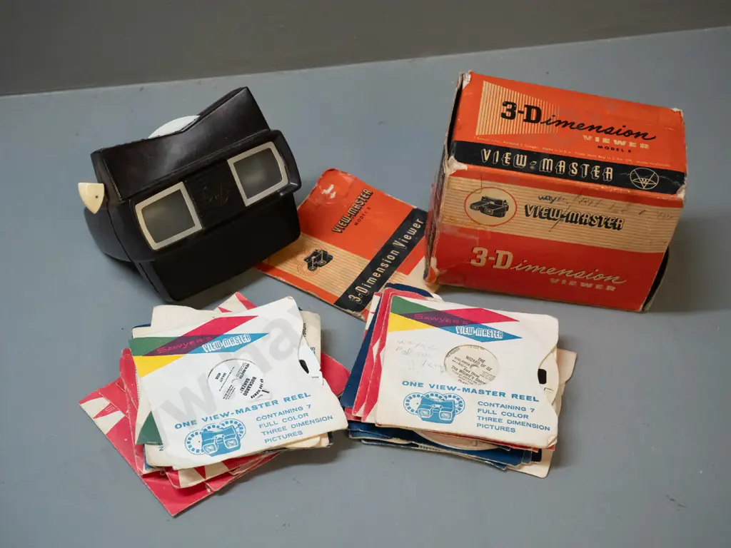 retro Viewmaster with numerous reels and box - Wizard of Oz, Buckaroo Banzai, Sesame Street, Winnie the Pooh, etc. Image 1++