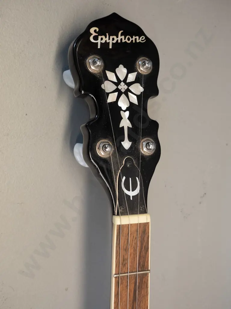 Epiphone banjo - date and model unknown - a few retouched varnish chips to headstock L-970 Body D-340 Image 1++