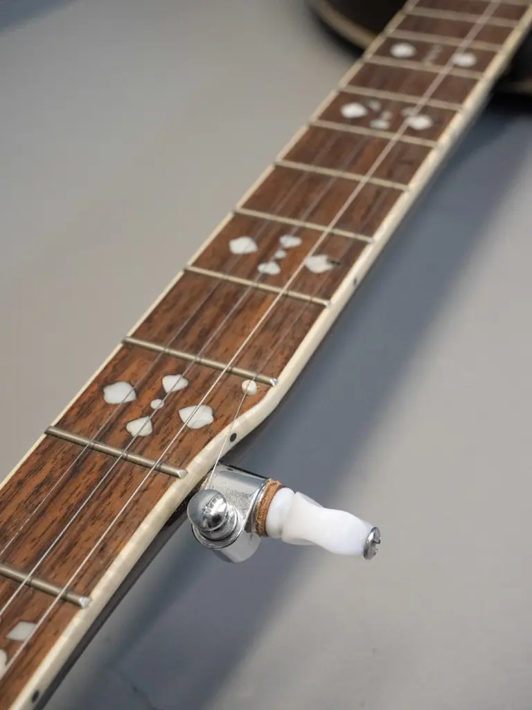 Epiphone banjo - date and model unknown - a few retouched varnish chips to headstock L-970 Body D-340 Image 1++