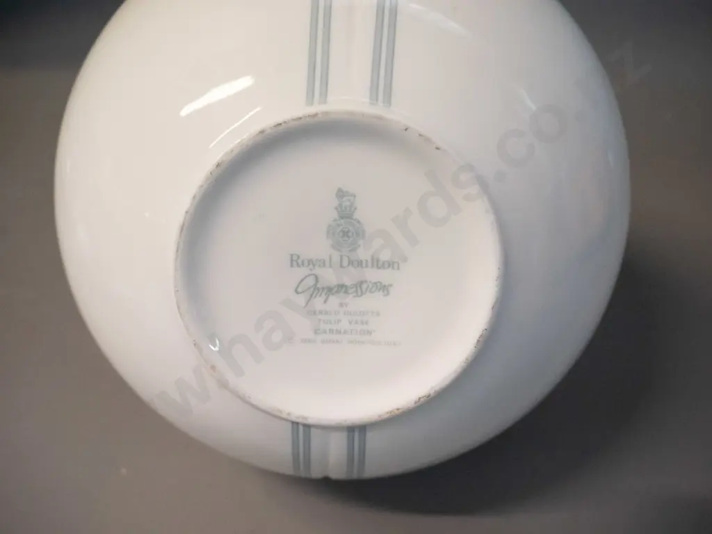 Royal Doulton "Impressions by Gerald Gulotta" 1982 Carnation pattern tulip vase H-190 D-180 Image 1++