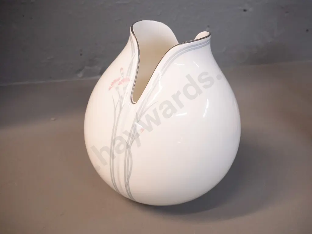 Royal Doulton "Impressions by Gerald Gulotta" 1982 Carnation pattern tulip vase H-190 D-180 Image 1++