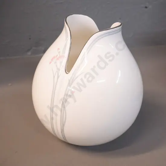 Royal Doulton "Impressions by Gerald Gulotta" 1982 Carnation pattern tulip vase H-190 D-180