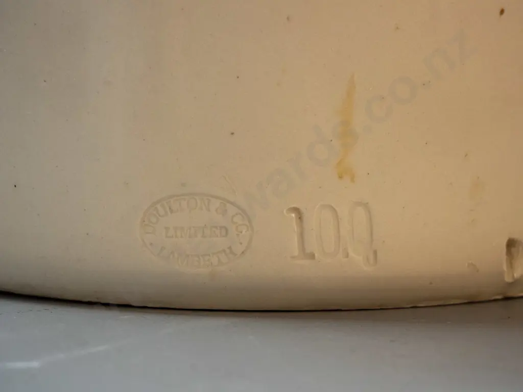 large Doulton Lambeth handled cream glaze stoneware crock - marked 100 - no stopper. H-440 Image 1++