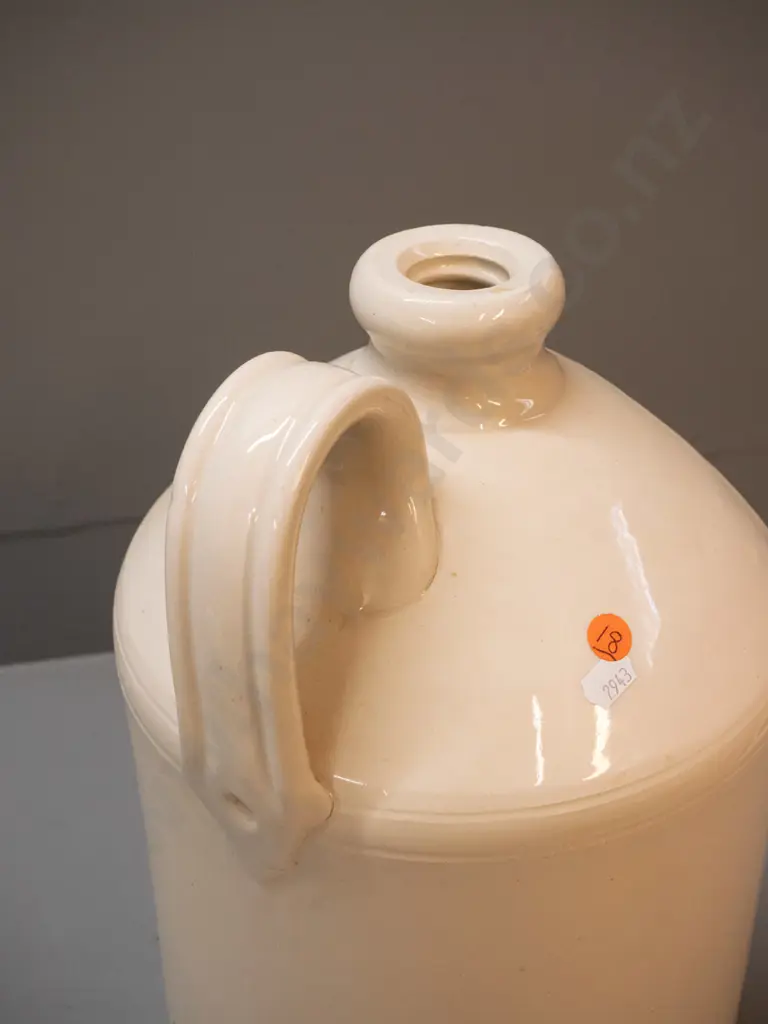 large Doulton Lambeth handled cream glaze stoneware crock - marked 100 - no stopper. H-440 Image 1++