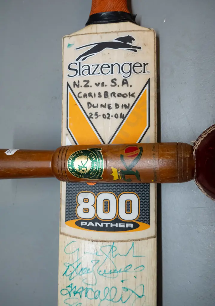 2 cricket items - signed NZ versus SA Carisbrook 2004 cricket bat and a timber handled cricket ball mallet marked Stamp Image 1++