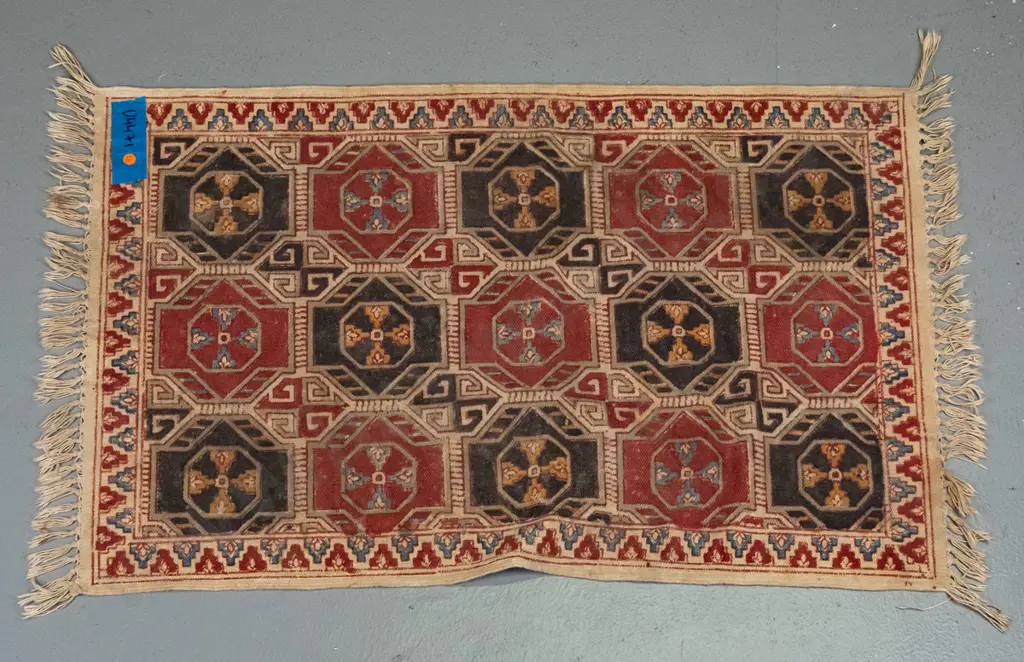 vintage small jute floor mat with printed Persian style geometric pattern - some spotting staining L-930 W-600 Image 1++