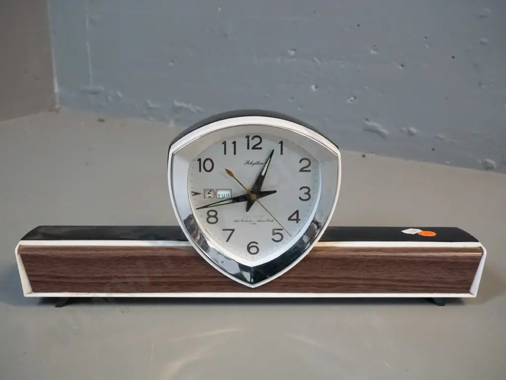 retro 'Rhythm' plastic cased desk clock marked Day-Date Calendar Alarm Japan H-140 W-340 D-60 Image 1++