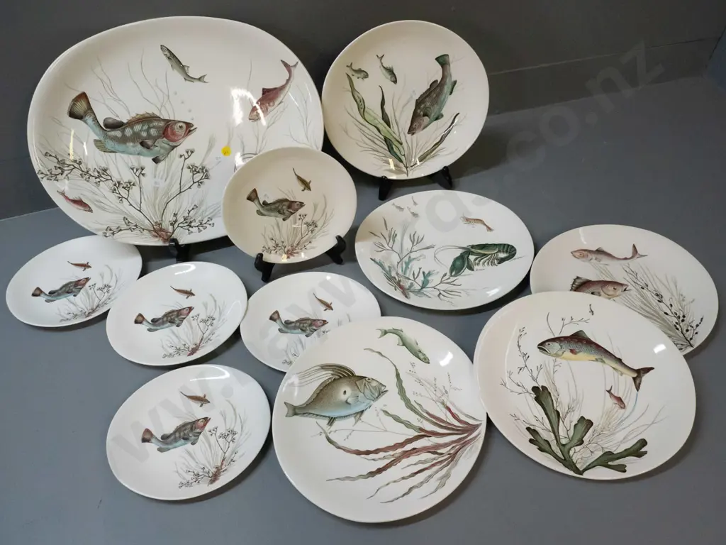 Johnson Brothers fish pattern luncheon set - 5 luncheon, 5 sides and serving ashett L400 W310 - one luncheon plate has a Image 1++