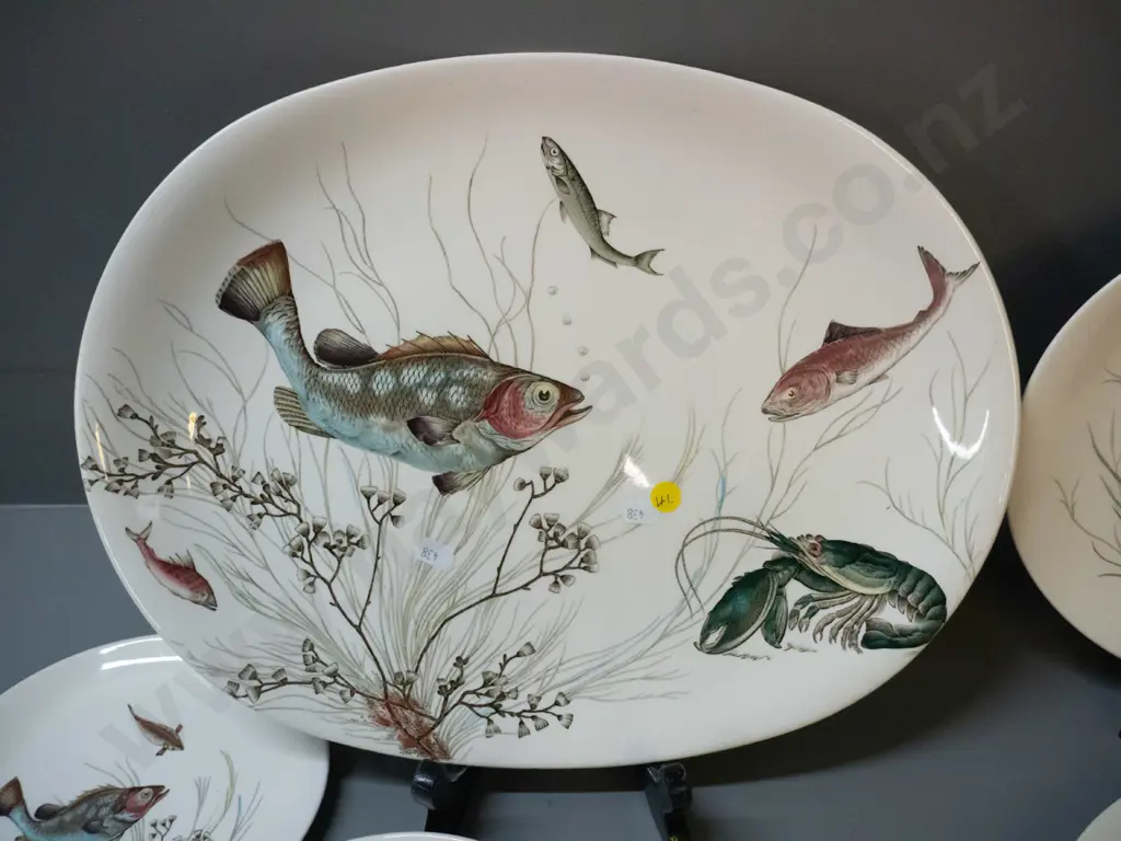 Johnson Brothers fish pattern luncheon set - 5 luncheon, 5 sides and serving ashett L400 W310 - one luncheon plate has a Image 1++