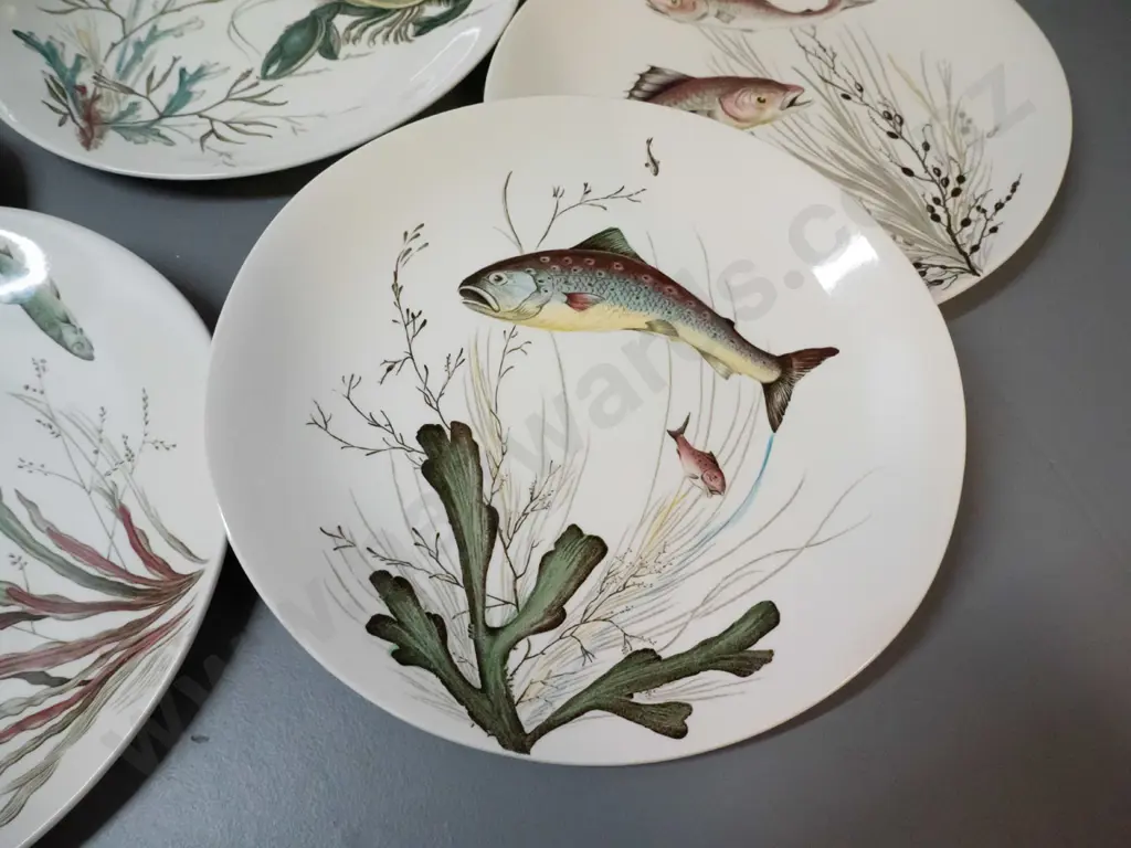 Johnson Brothers fish pattern luncheon set - 5 luncheon, 5 sides and serving ashett L400 W310 - one luncheon plate has a Image 1++