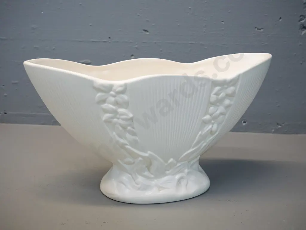 Crown Lynn Roydon vase No. 553. H-160 W-310 Image 1++