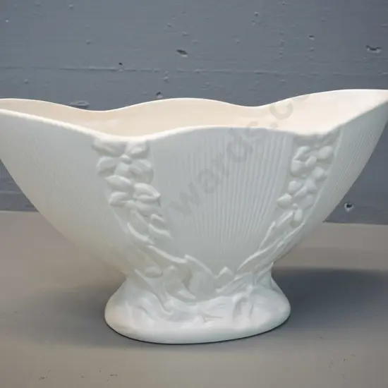 Crown Lynn Roydon vase No. 553. H-160 W-310