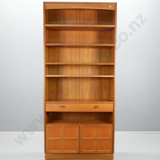 mid-century Parker Knoll teak bookcase with 1 fixed and 3 adjustable shelves, 1 drawer, 2 panelled cupboard doors,