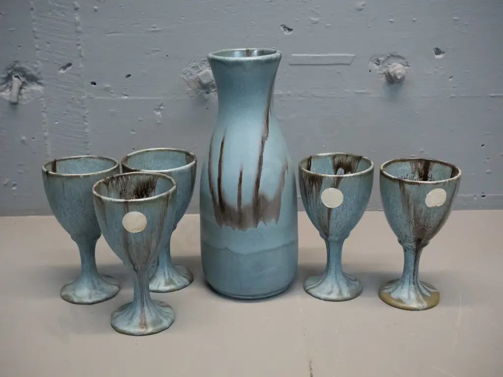 Blue Mountain Pottery slate-blue carafe H-255 and 5 goblets Image 1++