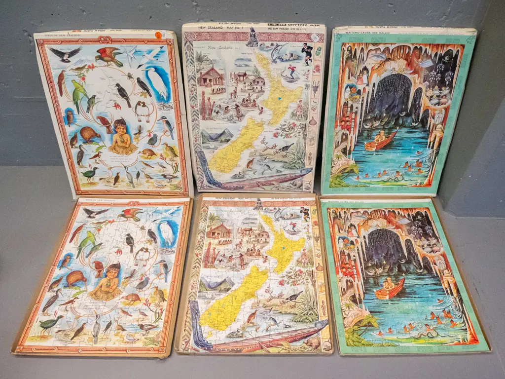 3 retro boxed souvenir New Zealand jigsaw puzzles - boxes are H-400 W-300 Image 1++