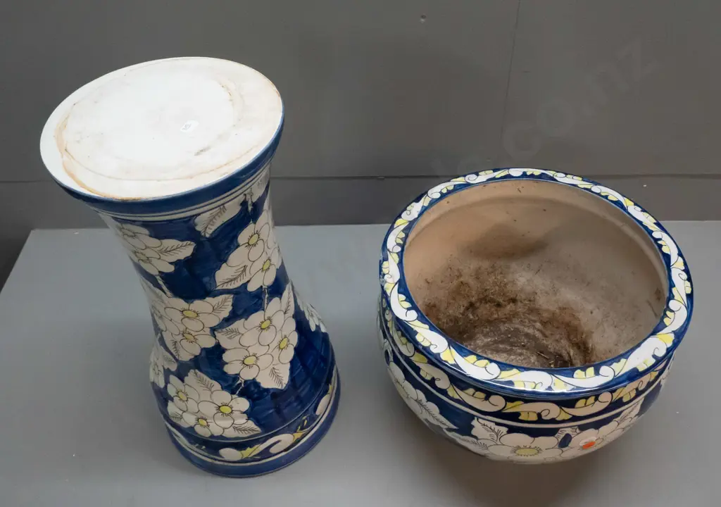 Chinese jardiniere and matching stand - floral decoration on blue ground. Stand H-460 Jardiniere H-265 D-330 Image 1++