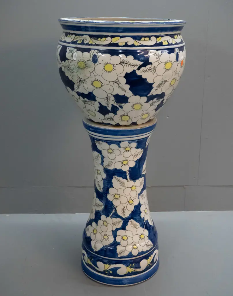 Chinese jardiniere and matching stand - floral decoration on blue ground. Stand H-460 Jardiniere H-265 D-330 Image 1++