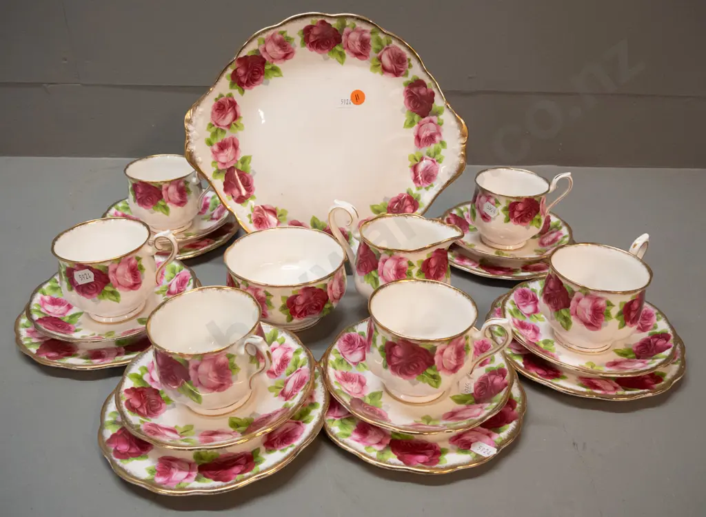 Royal Albert "Old Country Roses" 21-piece tea set Image 1++