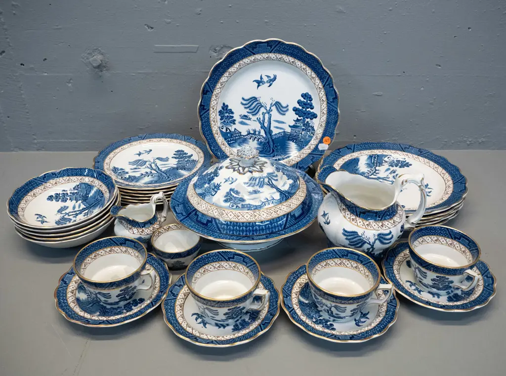 Booths "Real Old Willow" dinnerware - 6 dinner & 6 entree, covered vegetable dish, etc. Image 1++