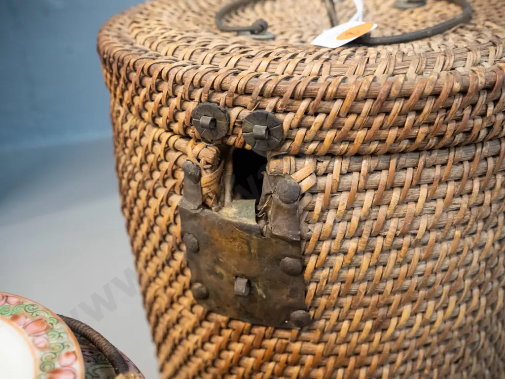 Chinese porcelain teapot with wire and woven cane handles, in an insulated fine cane carry basket w/ metal handles - Image 1++