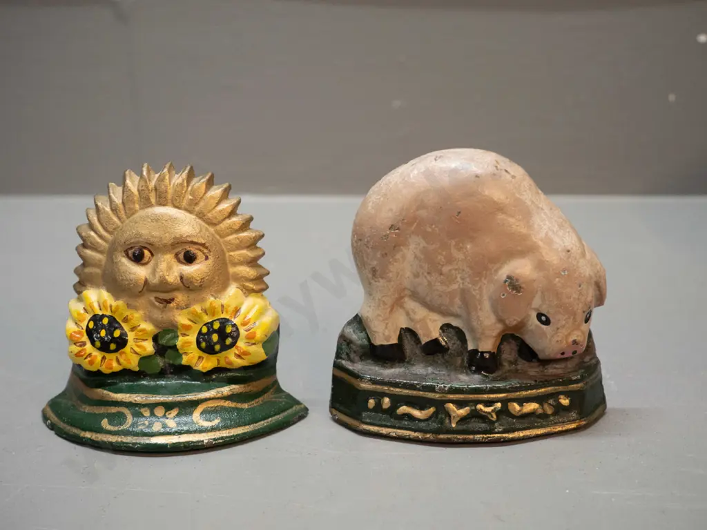 2 painted cast iron miniature door-stops - pig H-90 W-90 and sunflower Image 1++