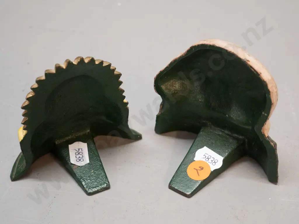 2 painted cast iron miniature door-stops - pig H-90 W-90 and sunflower Image 1++