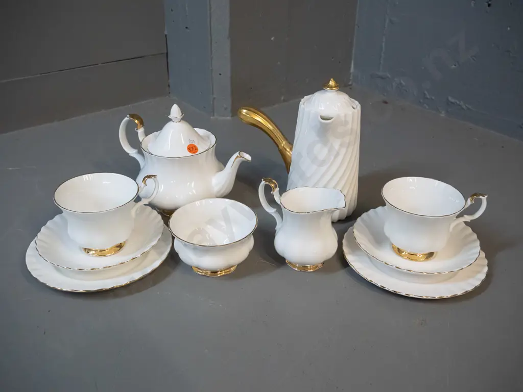 Royal Albert "Val D'or" white and gilt tea and coffee ware - side-handle coffee pot has manufacturing fault and small Image 1++